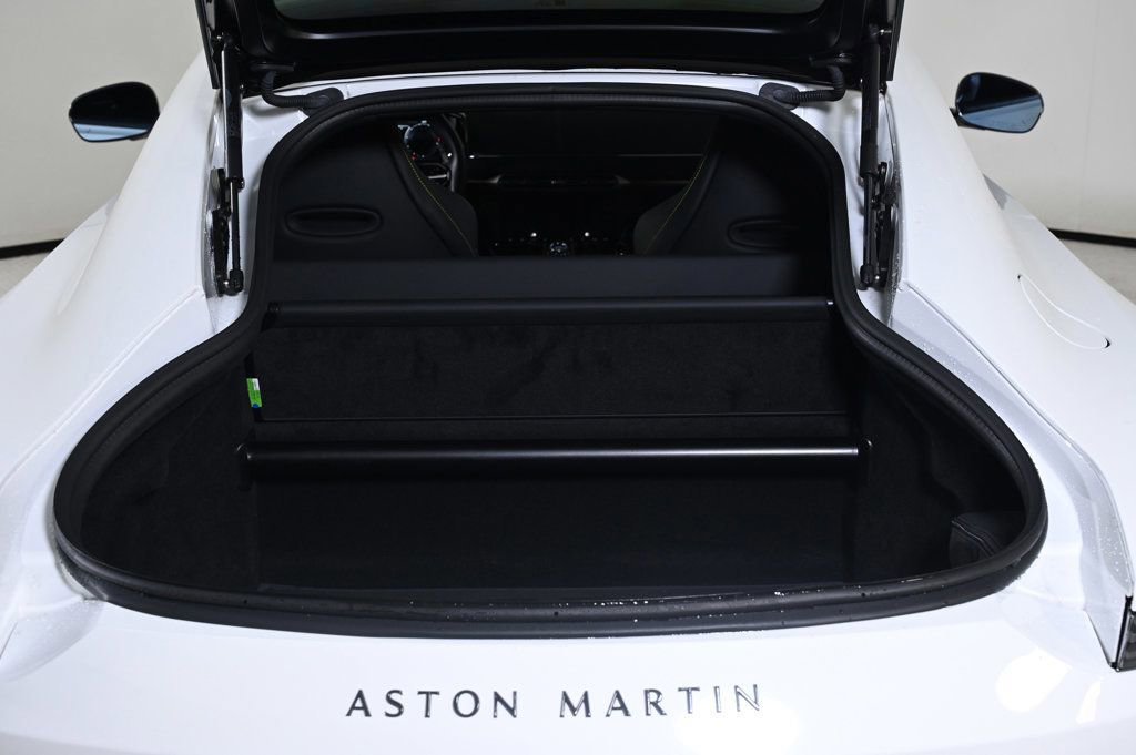Used 2025 Aston Martin V8 Vantage Coupe image 25