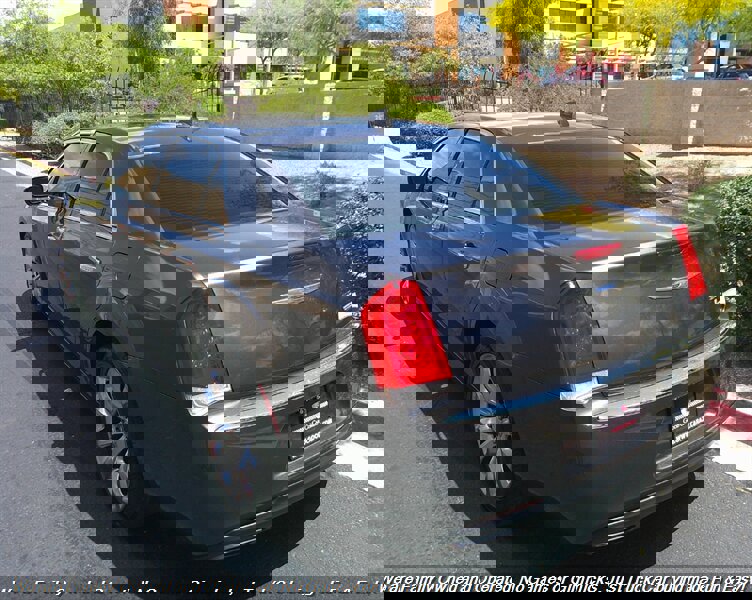 Used 2019 Chrysler 300 Limited image 7