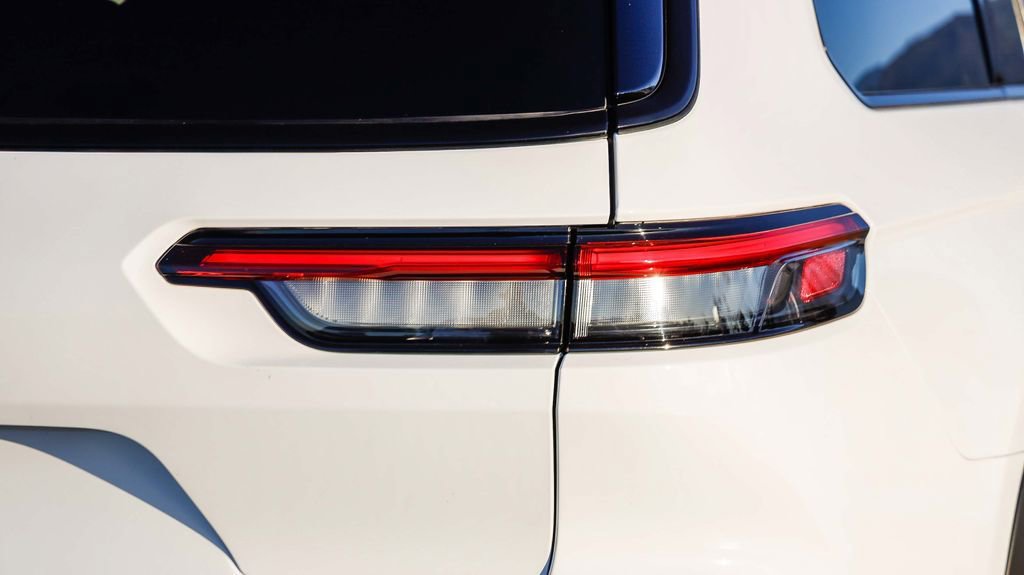 New 2025 Jeep Grand Cherokee L Altitude image 10