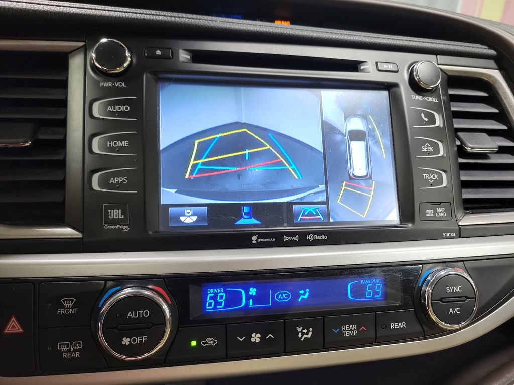Used 2018 Toyota Highlander Limited Platinum AWD/4WD image 17