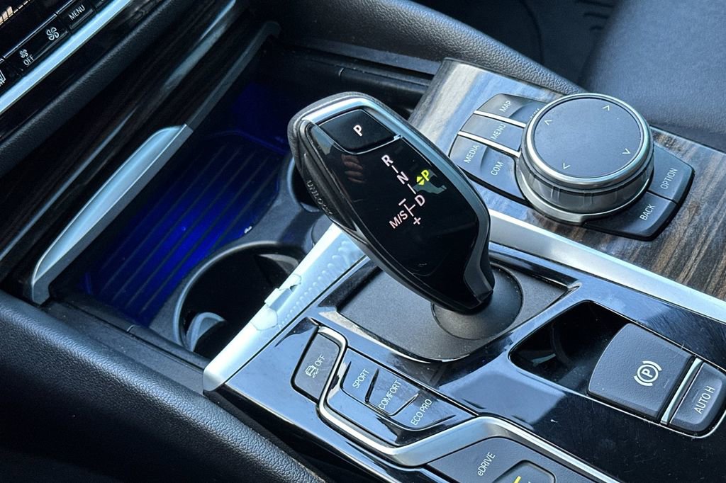 Used 2020 BMW 530e w/ Convenience Package image 23