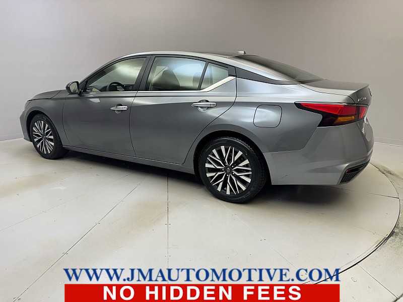 Used 2024 Nissan Altima 2.5 SV FWD image 3