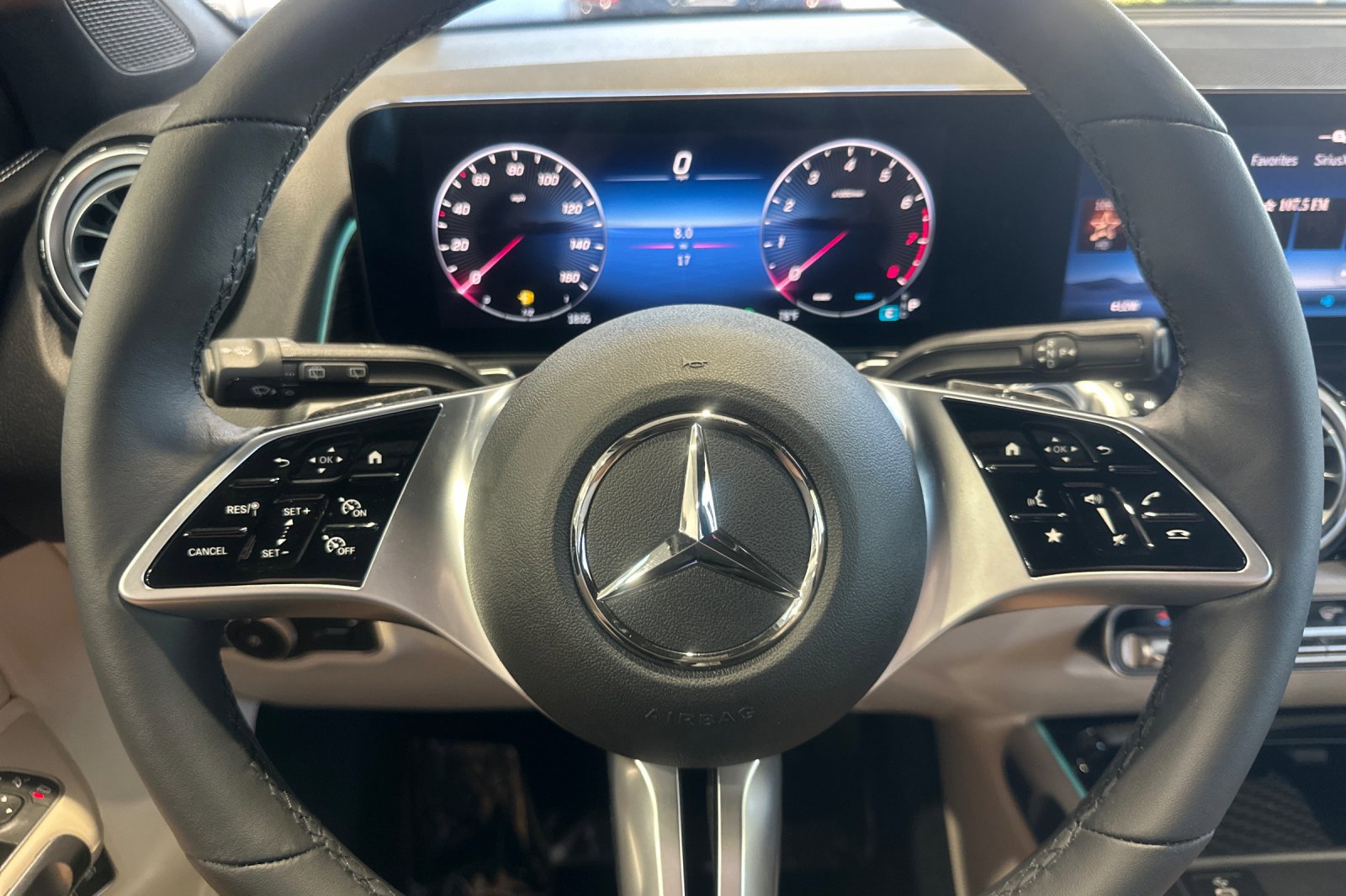New 2025 Mercedes-Benz GLB 250 4MATIC image 23