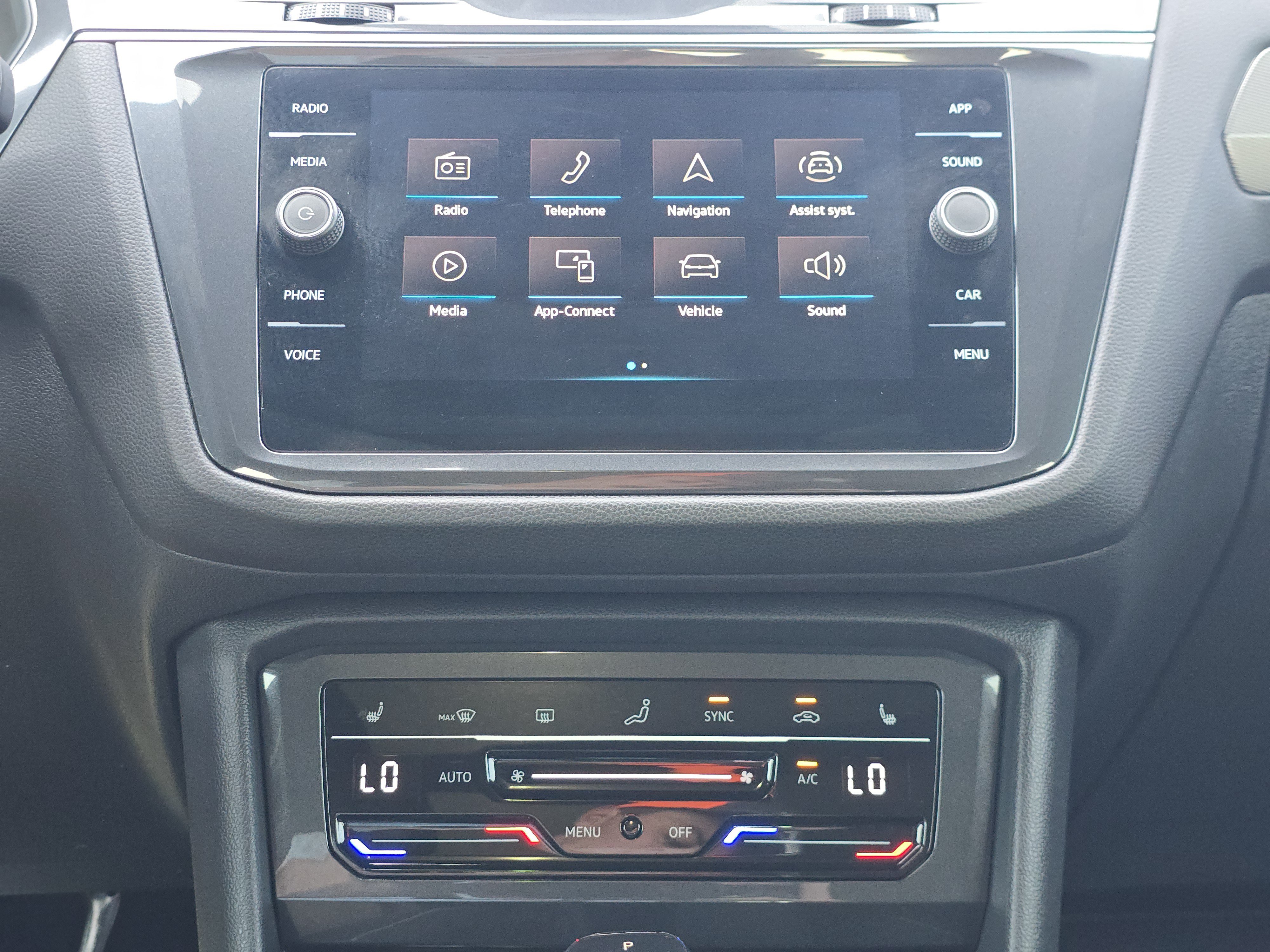 Certified 2024 Volkswagen Tiguan SE R-Line AWD/4WD image 25