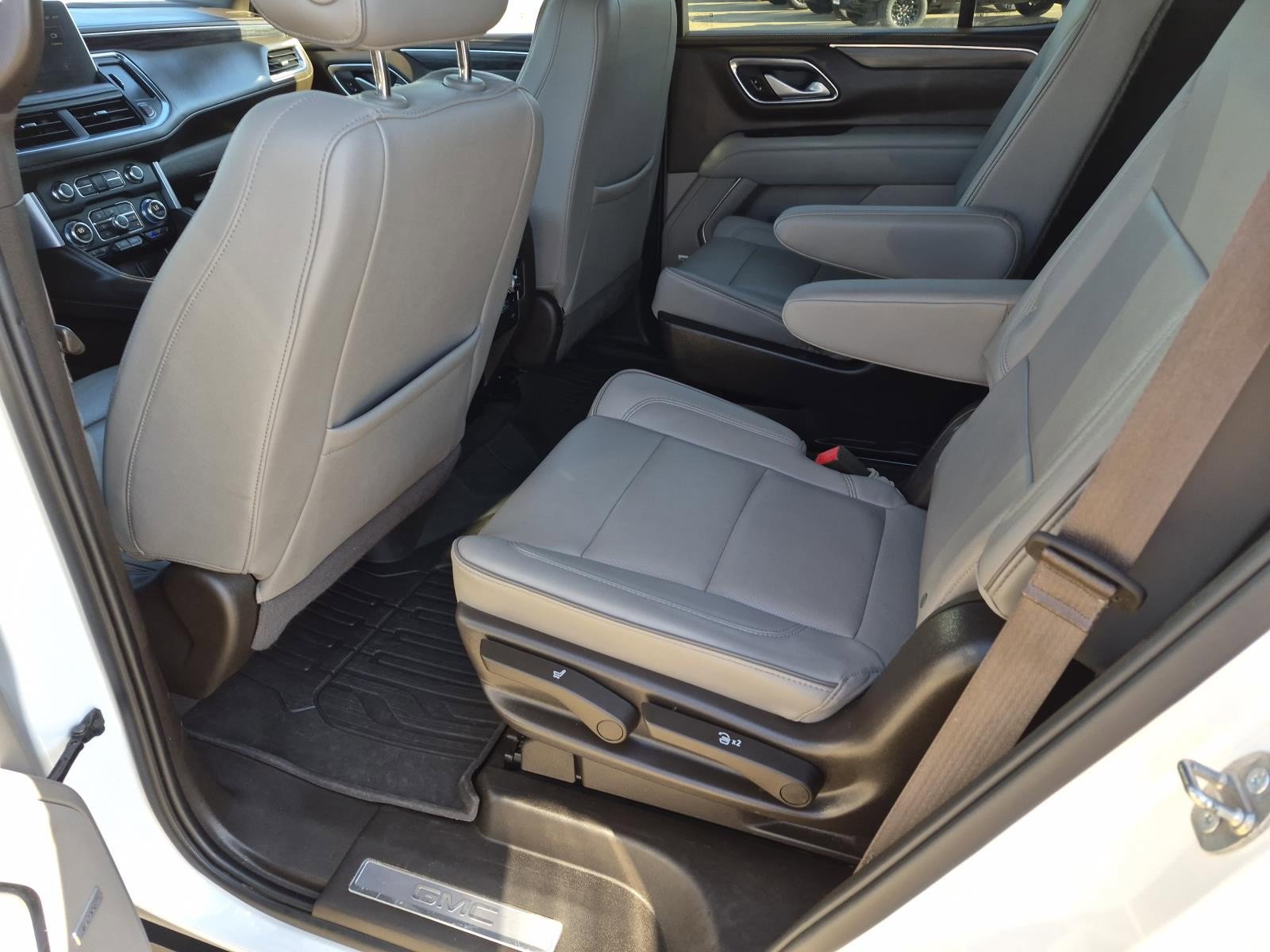 Certified 2022 GMC Yukon SLT w/ SLT Premium Package image 16