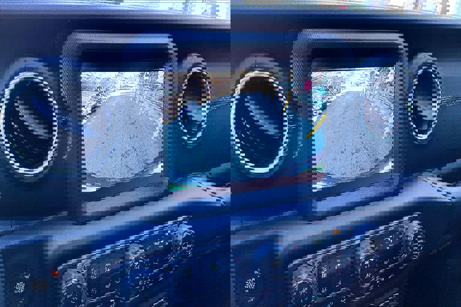 Used 2019 Jeep Wrangler Unlimited Sahara image 28