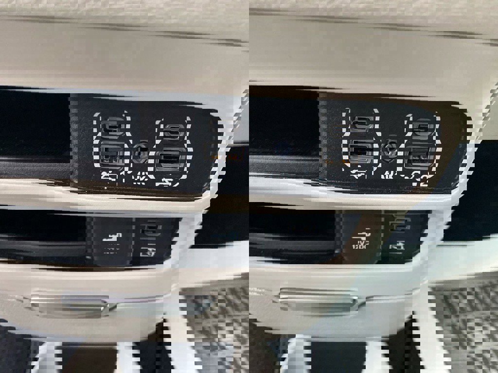 Used 2022 Chrysler Pacifica Touring-L image 12