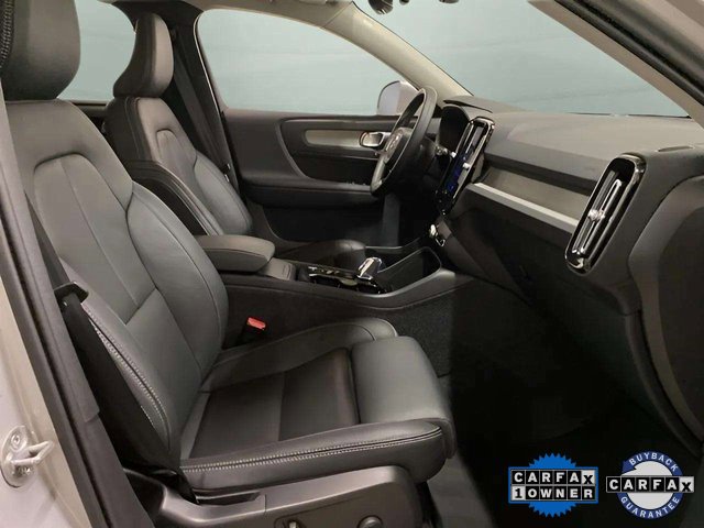 Used 2025 Volvo XC40 B5 Plus image 24