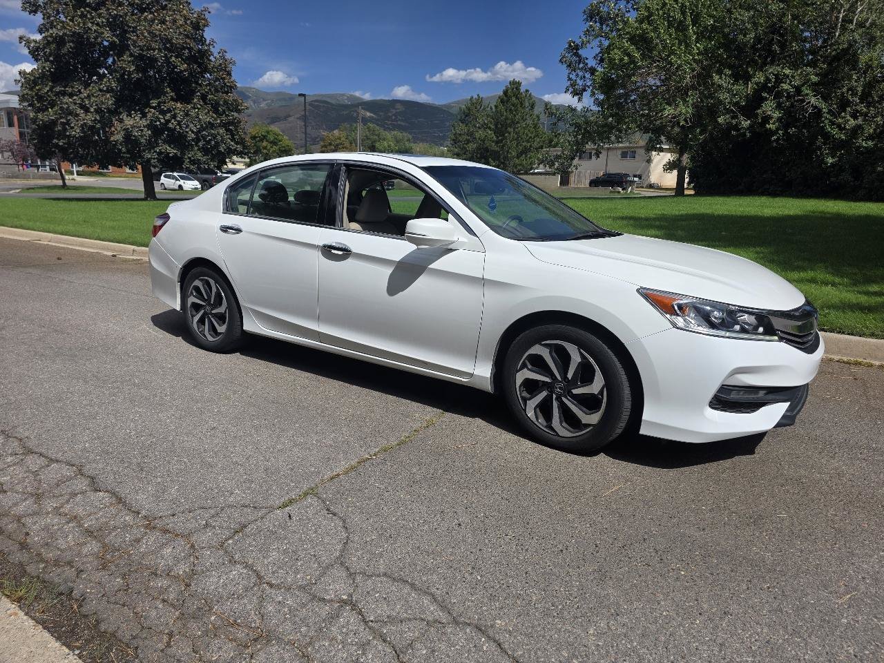 Used 2017 Honda Accord EX-L image 5