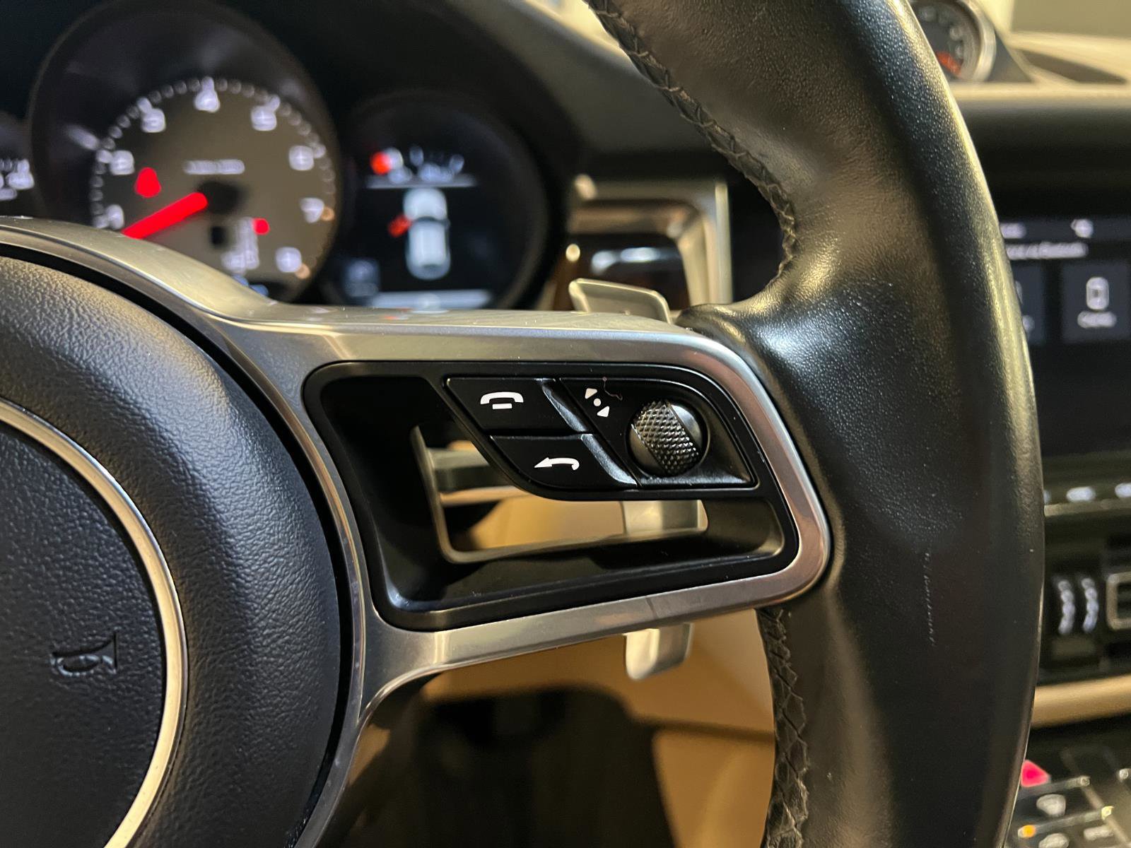 Used 2019 Porsche Macan S image 14