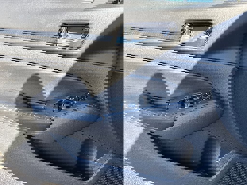 Used 2024 Nissan Altima 2.5 SV image 10