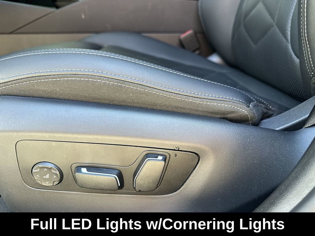 Used 2025 BMW 530i xDrive w/ Premium Package image 15