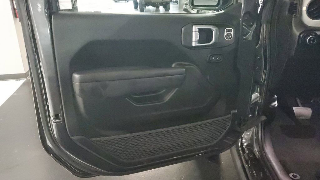 Used 2025 Jeep Gladiator Sport image 19