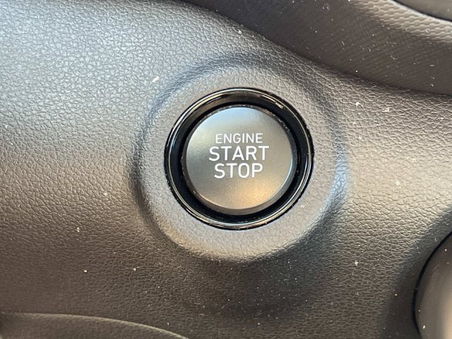 Certified 2025 Hyundai Venue Limited FWD image 33