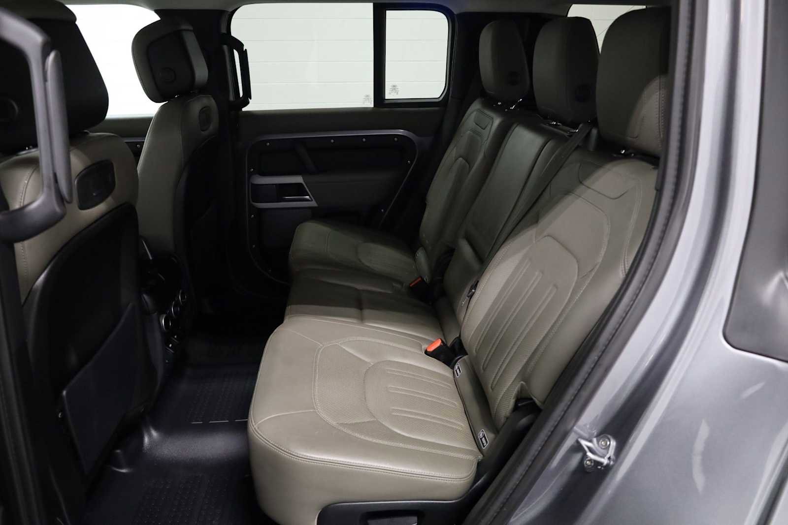 Used 2020 Land Rover Defender 110 SE image 34