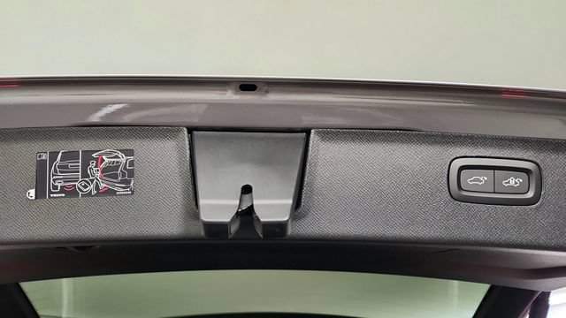 New 2026 Volvo XC90 B6 Plus w/ Protection Package Premier AWD/4WD image 44