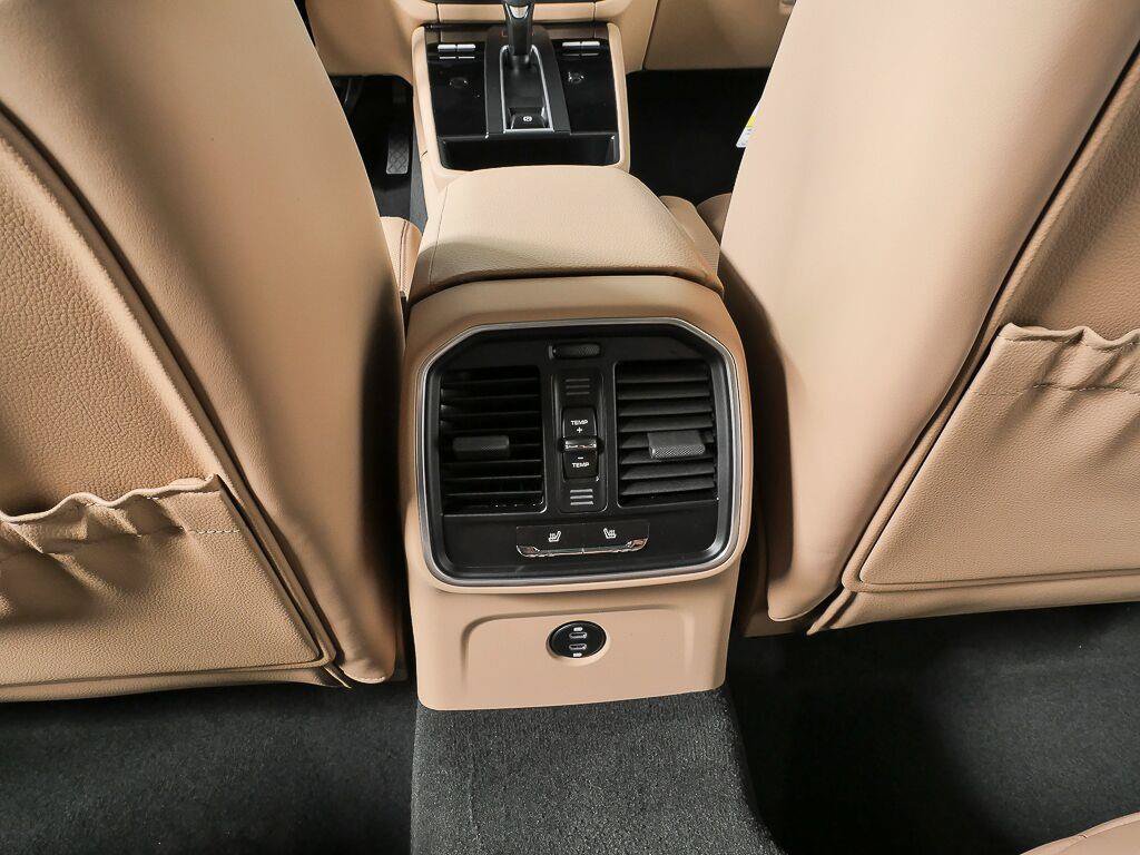 Certified 2026 Porsche Macan Turbo AWD/4WD image 20