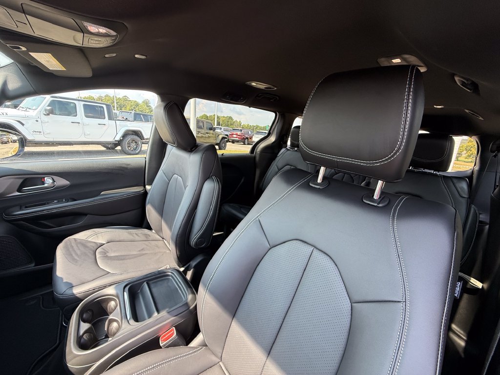 New 2027 Chrysler Pacifica Select FWD image 21
