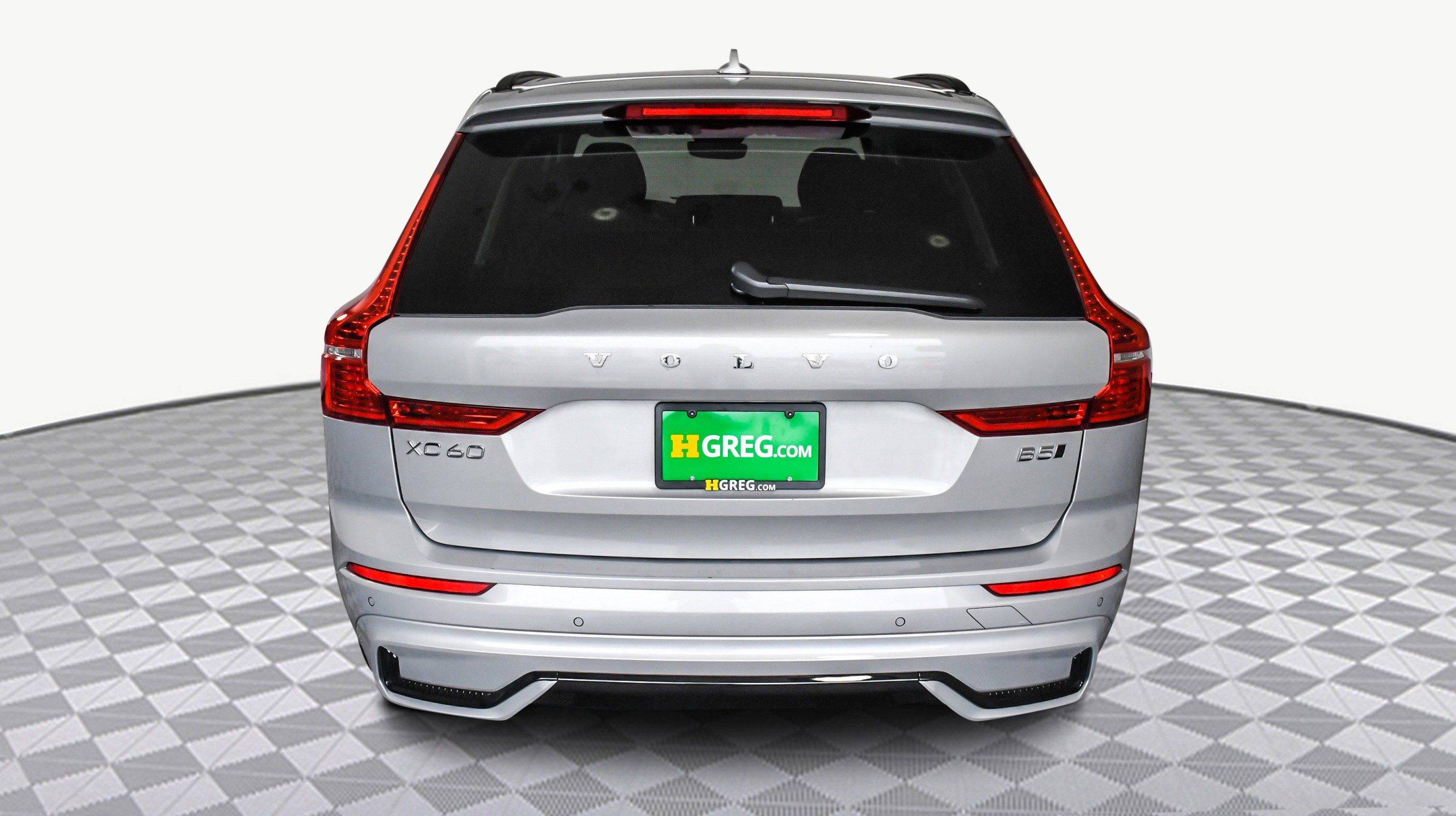 Used 2025 Volvo XC60 B5 Plus image 7