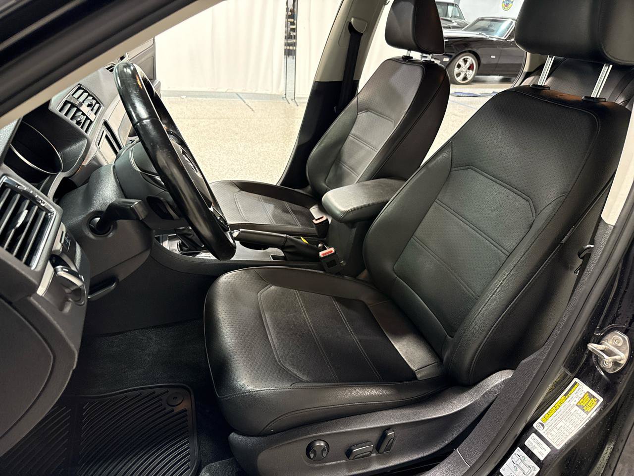 Used 2018 Volkswagen Passat 2.0T R-Line FWD image 7