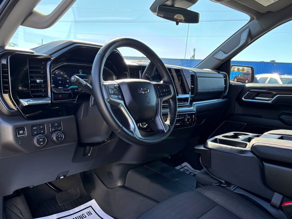 Used 2025 Chevrolet Silverado 1500 LT Trail Boss AWD/4WD image 11