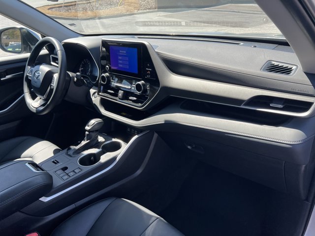 Certified 2025 Toyota Highlander XLE image 23