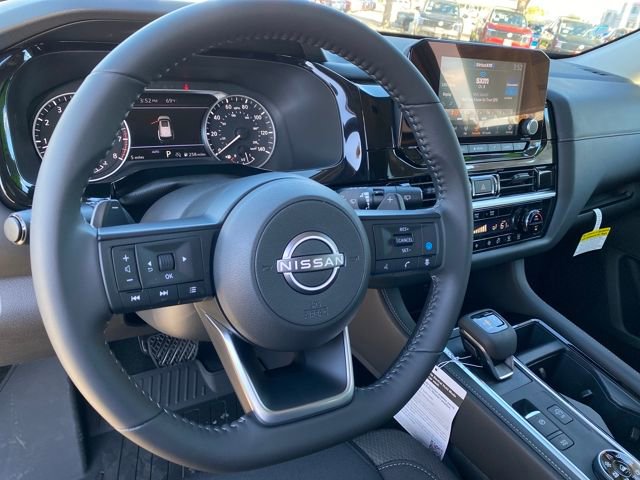 New 2025 Nissan Pathfinder SV w/ Black Appearance Package image 13