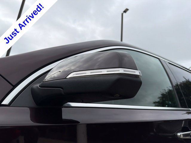 Used 2023 Chevrolet Traverse Premier FWD image 11