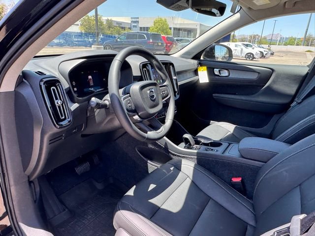 Certified 2025 Volvo XC40 B5 Core w/ Climate Package AWD/4WD image 11