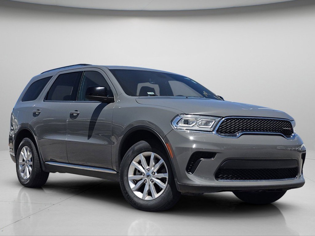 Used 2023 Dodge Durango SXT AWD/4WD image 2