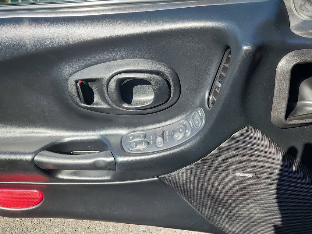 Used 2002 Chevrolet Corvette Convertible w/ Preferred Equipment Group2 image 8