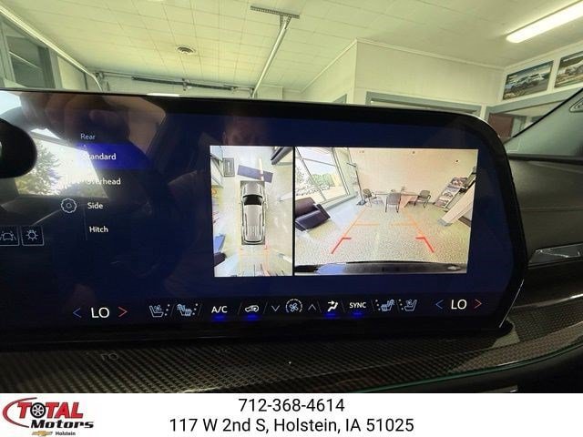 New 2026 Chevrolet Traverse High Country w/ LPO, Floor Liner Package AWD/4WD image 24