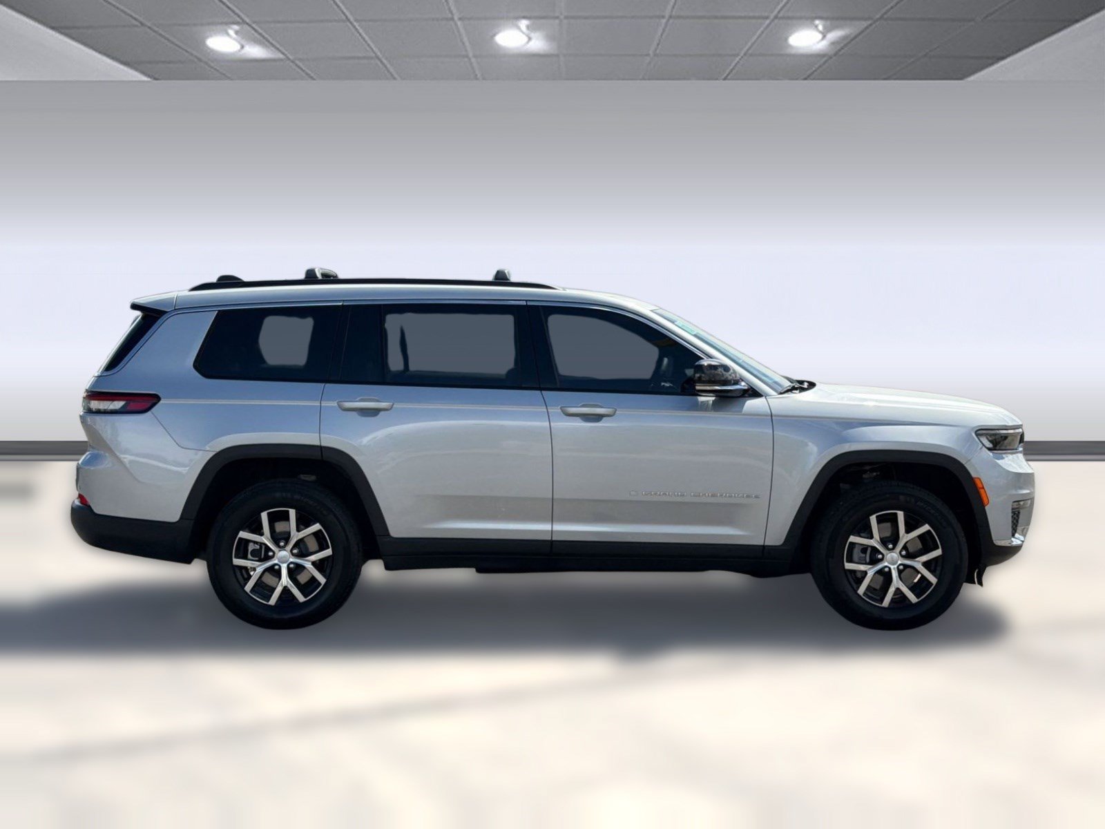 Used 2025 Jeep Grand Cherokee L Limited w/ Trailer Tow Package AWD/4WD image 8