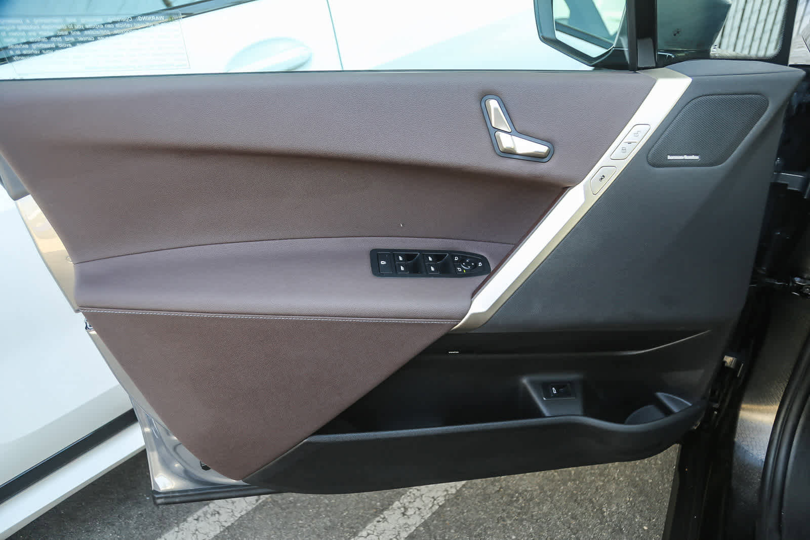 Certified 2023 BMW iX xDrive50 w/ Convenience Package image 17