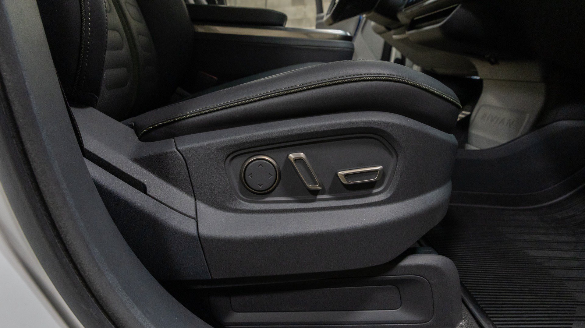 Used 2022 Rivian R1T Adventure AWD/4WD image 52