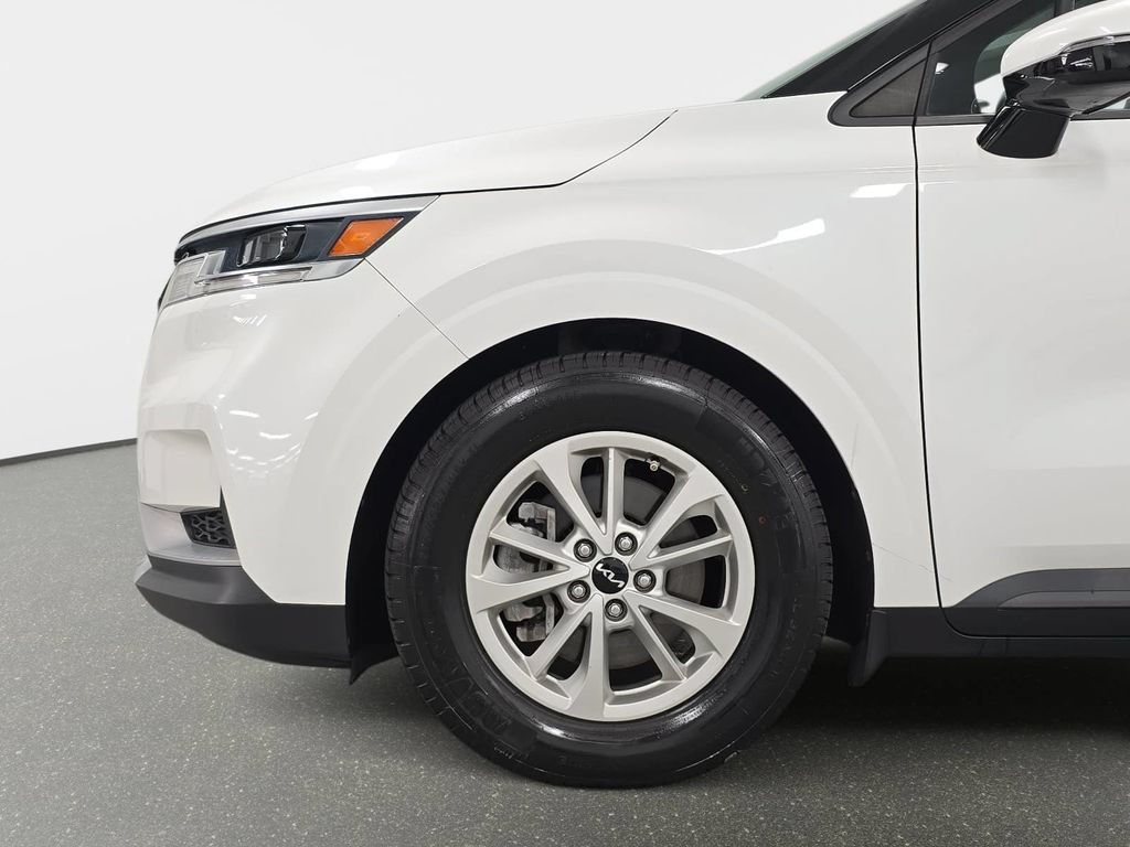 Used 2022 Kia Carnival LX FWD image 10