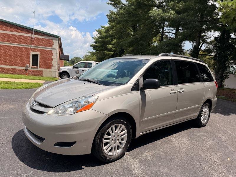 Used 2008 Toyota Sienna LE FWD image 1