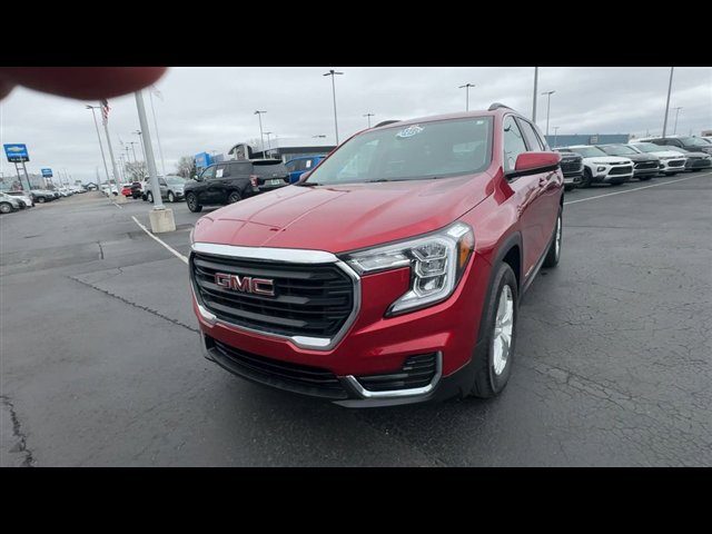 Certified 2023 GMC Terrain SLE w/ Driver Convenience Package image 3