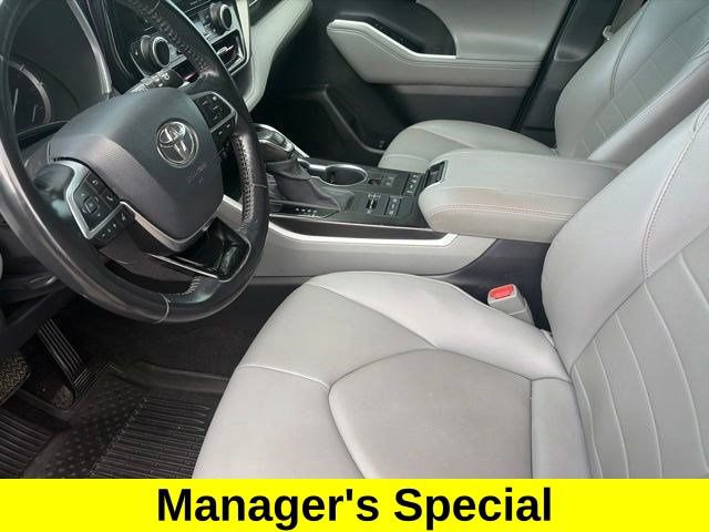Used 2020 Toyota Highlander XLE AWD/4WD image 10
