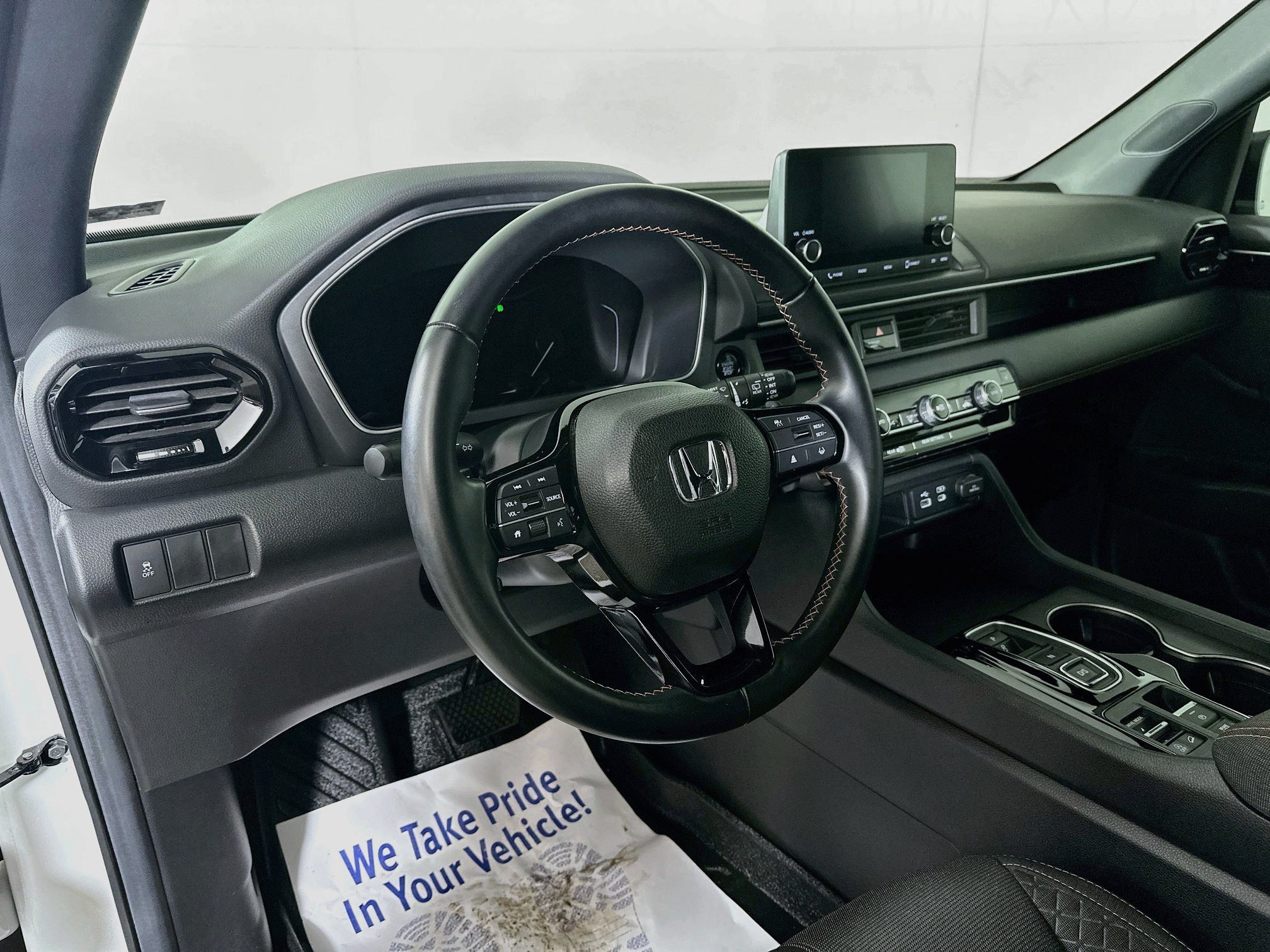 Used 2025 Honda Pilot Sport image 9