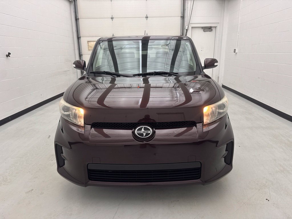 Used 2012 Scion xB FWD image 2