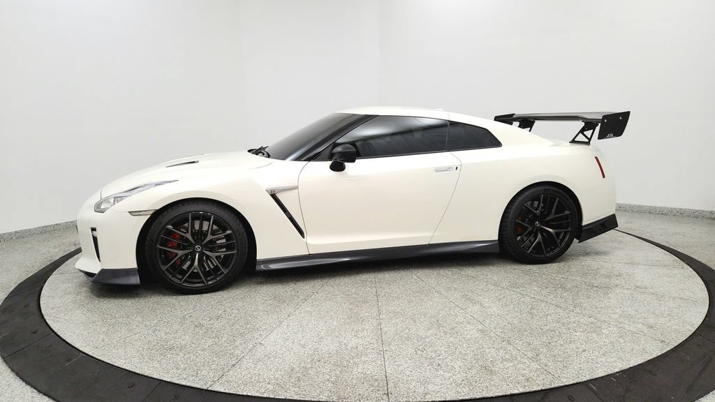 Used 2019 Nissan GT-R AWD/4WD image 18