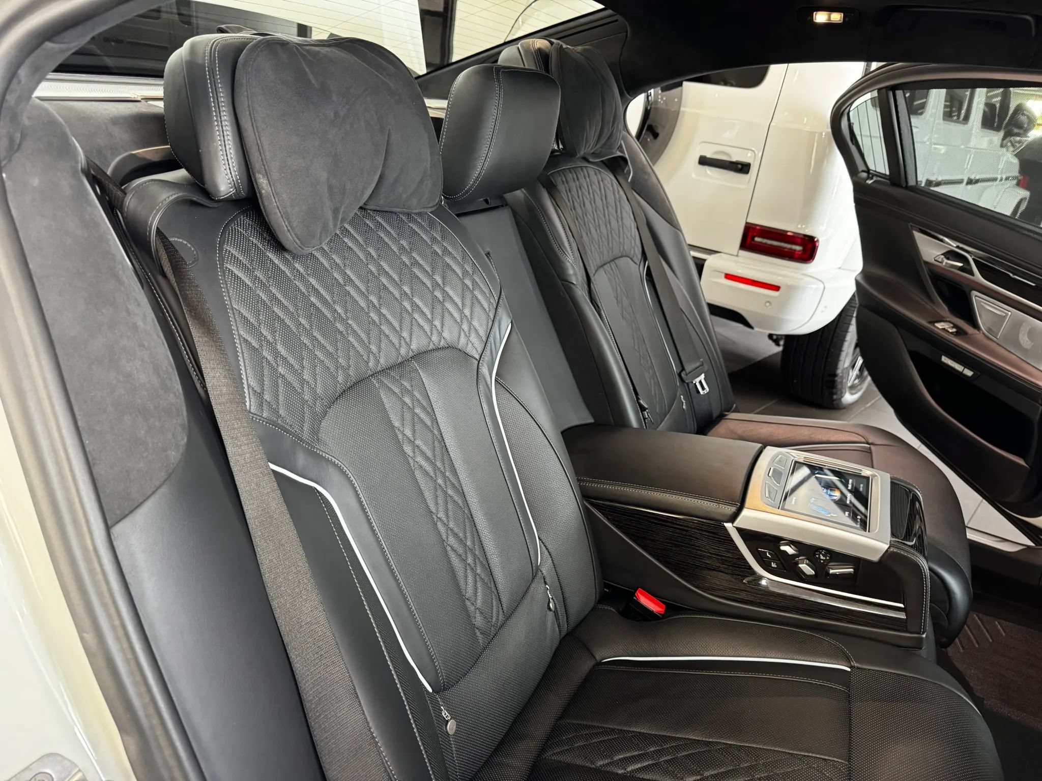 Used 2018 BMW 750i xDrive AWD/4WD image 20