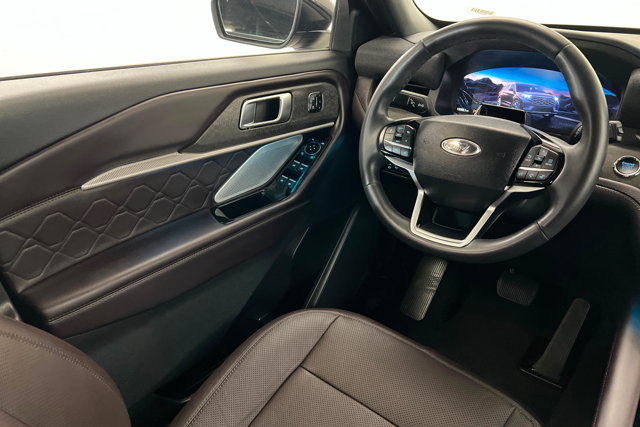 Used 2025 Ford Explorer Platinum w/ LUX Leather Package AWD/4WD image 11