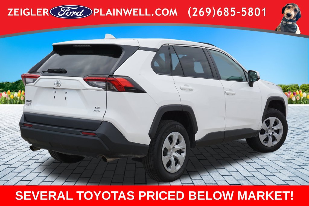 Used 2022 Toyota RAV4 LE AWD/4WD image 5