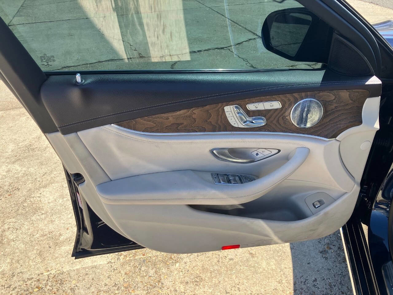 Used 2017 Mercedes-Benz E 300 image 9