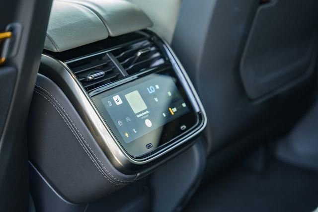 Used 2023 Rivian R1S Launch Edition image 24