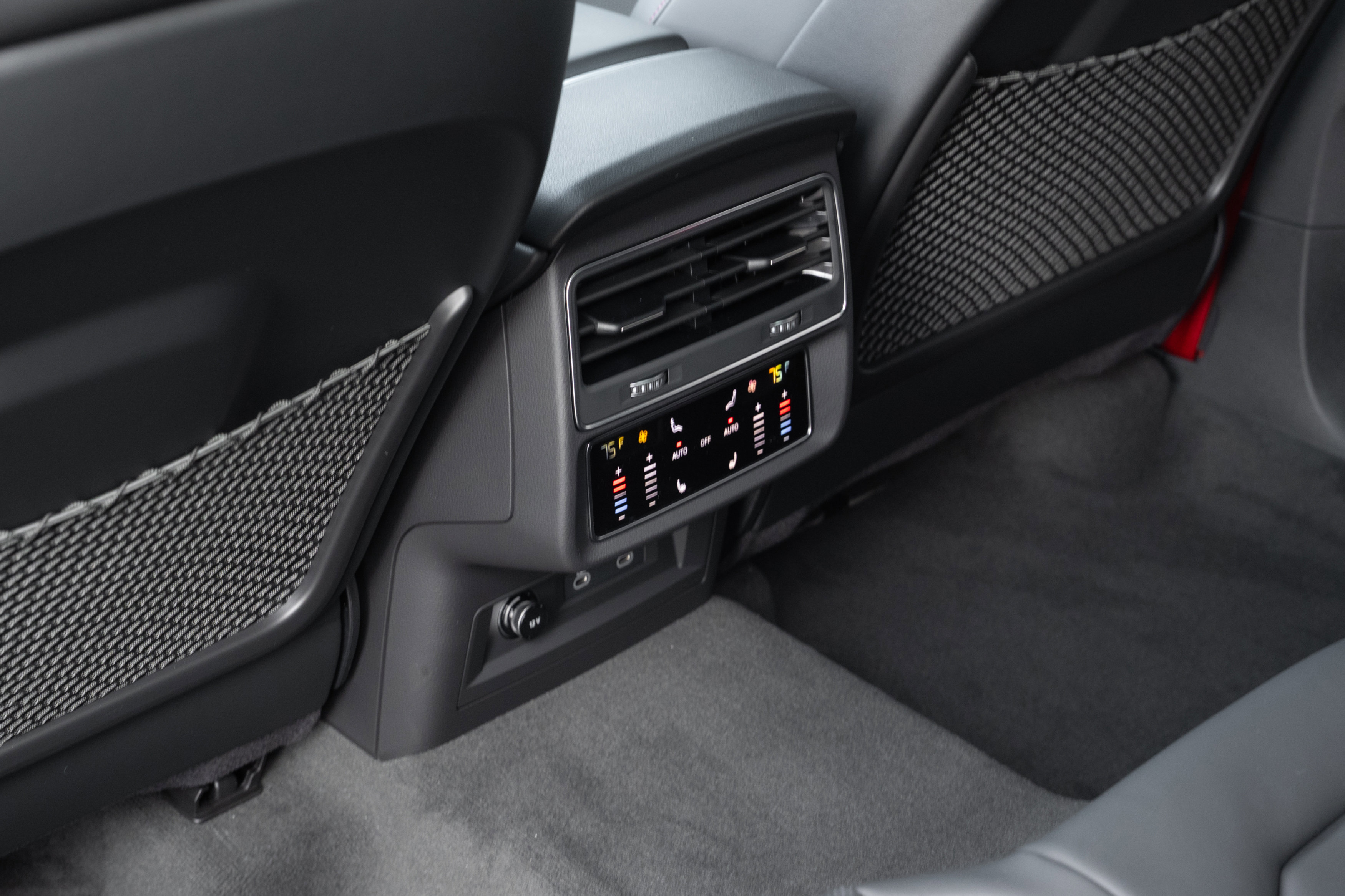 New 2026 Audi SQ8 Prestige AWD/4WD image 33