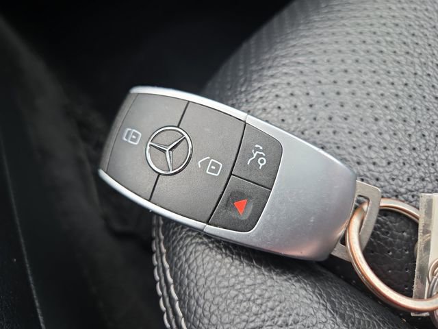 Used 2020 Mercedes-Benz GLC 300 4MATIC image 32