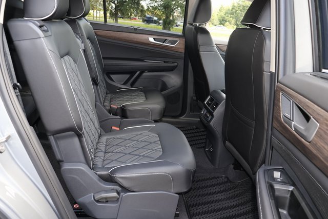 New 2026 Volkswagen Atlas SEL Premium R-Line image 18